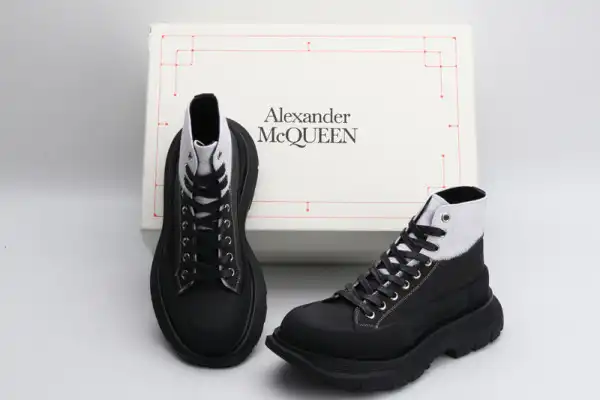 Yupoo bagsoffer ALEXANDER MCQUEEN Tread Slick Boot 0123