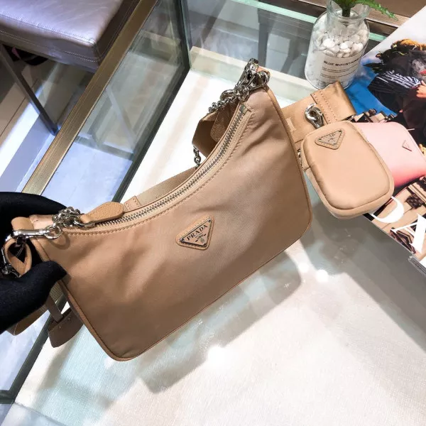 Bagsoffer PRADA NYLON HOBO BAG 0117