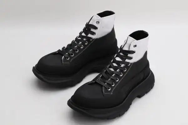 Yupoo bagsoffer ALEXANDER MCQUEEN Tread Slick Boot 0123