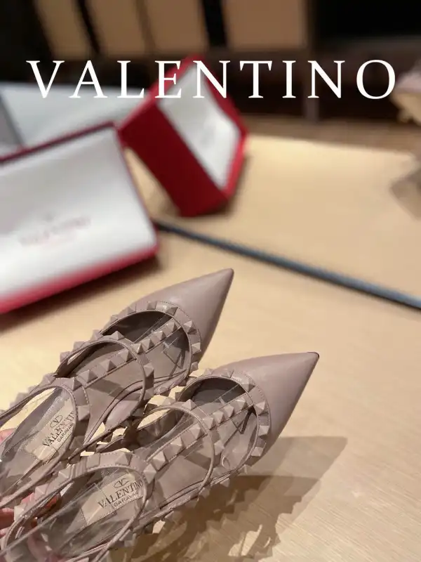 Yupoo bagsoffer VALENTINO ROCKSTUD SANDAL 0125