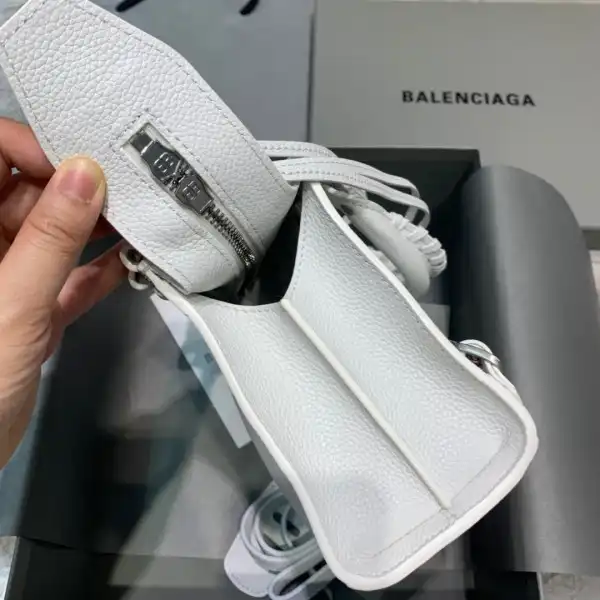 Bagsoffer BALENCIAGA NEO CLASSIC MINI TOP HANDLE BAG 0129