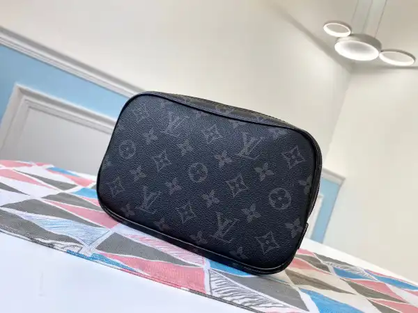 Bagsoffer LOUIS VUITTON TOILETRY POUCH PM 0127