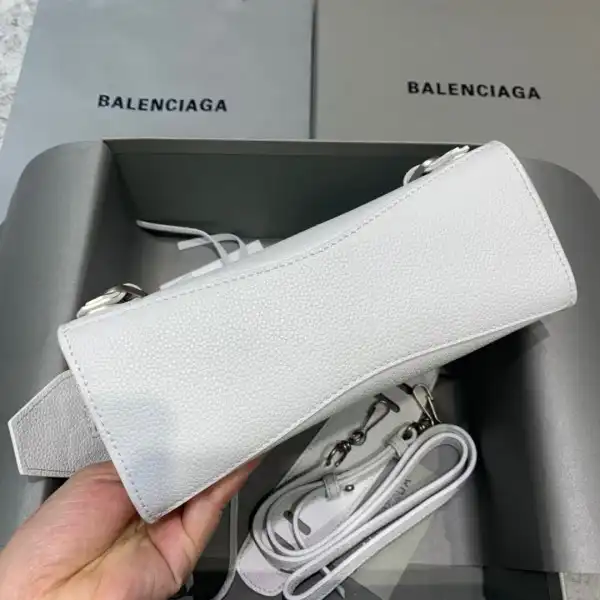 Bagsoffer BALENCIAGA NEO CLASSIC MINI TOP HANDLE BAG 0129