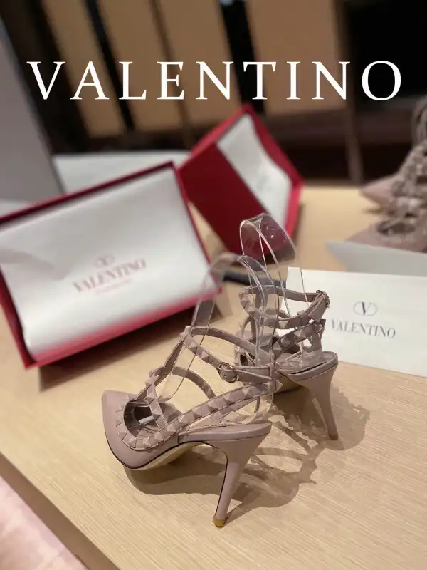 Yupoo bagsoffer VALENTINO ROCKSTUD SANDAL 0125