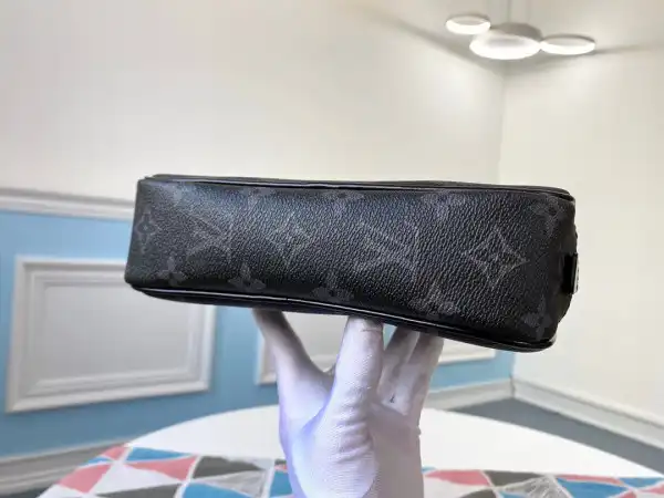 Bagsoffer LOUIS VUITTON TOILETRY POUCH PM 0127