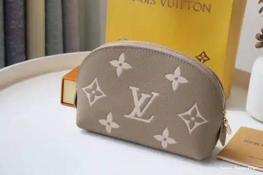 Bagsoffer Louis Vuitton POUCH COSMETIC 0225