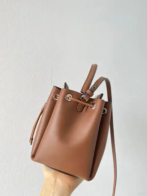 Bagsoffer BURBERRY Bucket Bag 0206