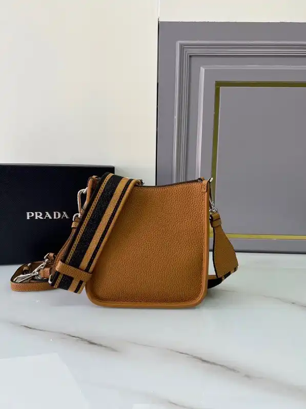 Yupoo bagsoffer PRADA Leather mini shoulder bag 0203