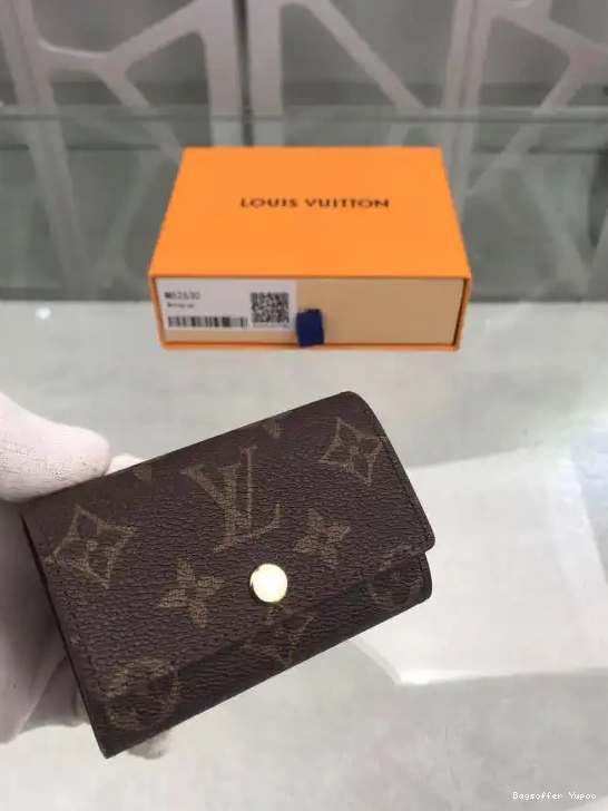 Bagsoffer VUITTON 6 LOUIS HOLDER KEY 0218