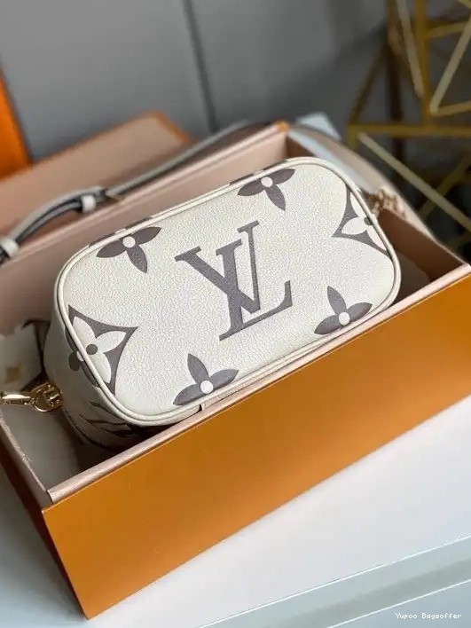 Bagsoffer VUITTON VANITY LOUIS PM 0220