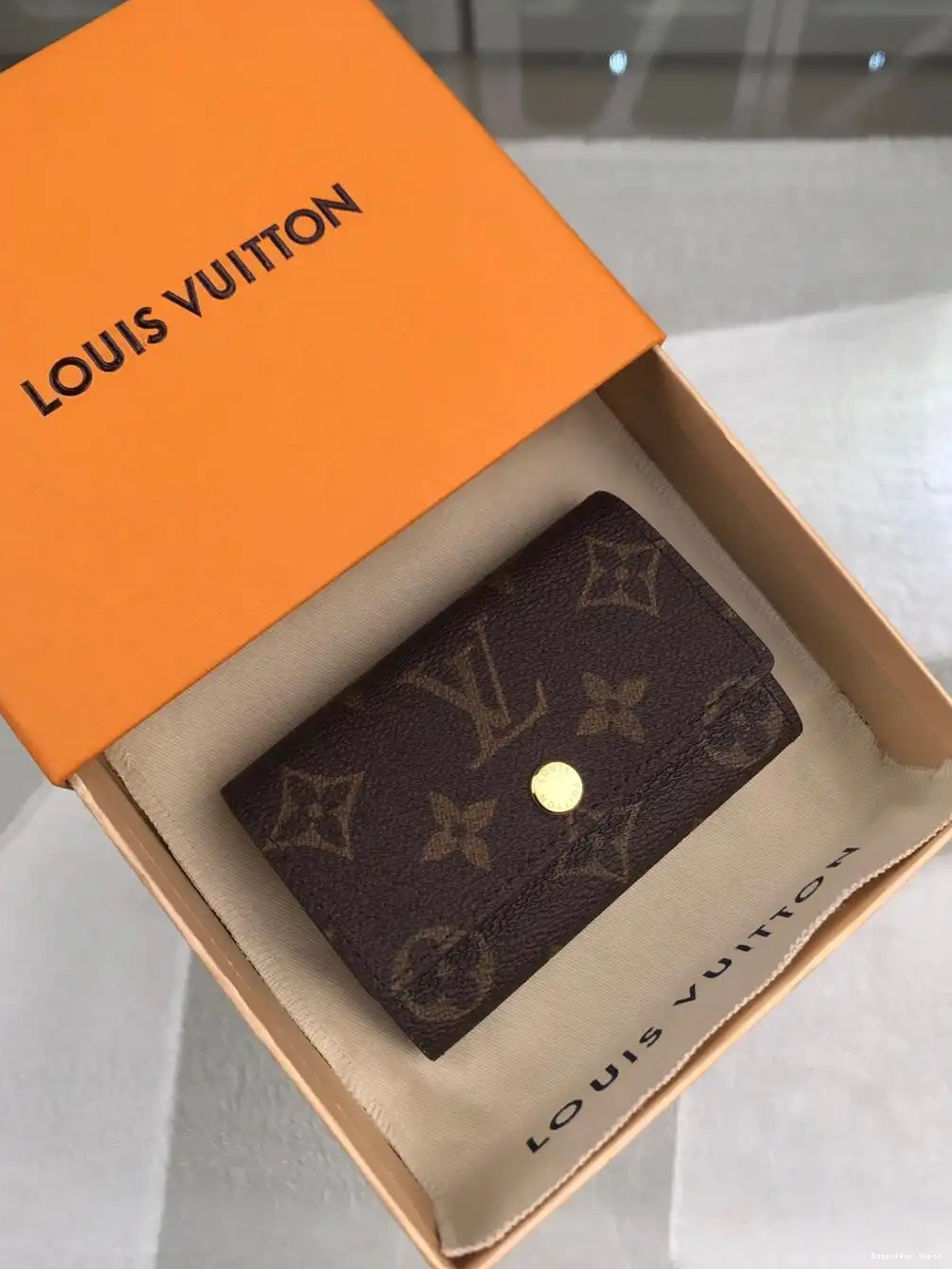 Bagsoffer VUITTON 6 LOUIS HOLDER KEY 0218