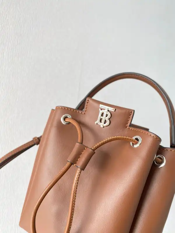 Bagsoffer BURBERRY Bucket Bag 0206