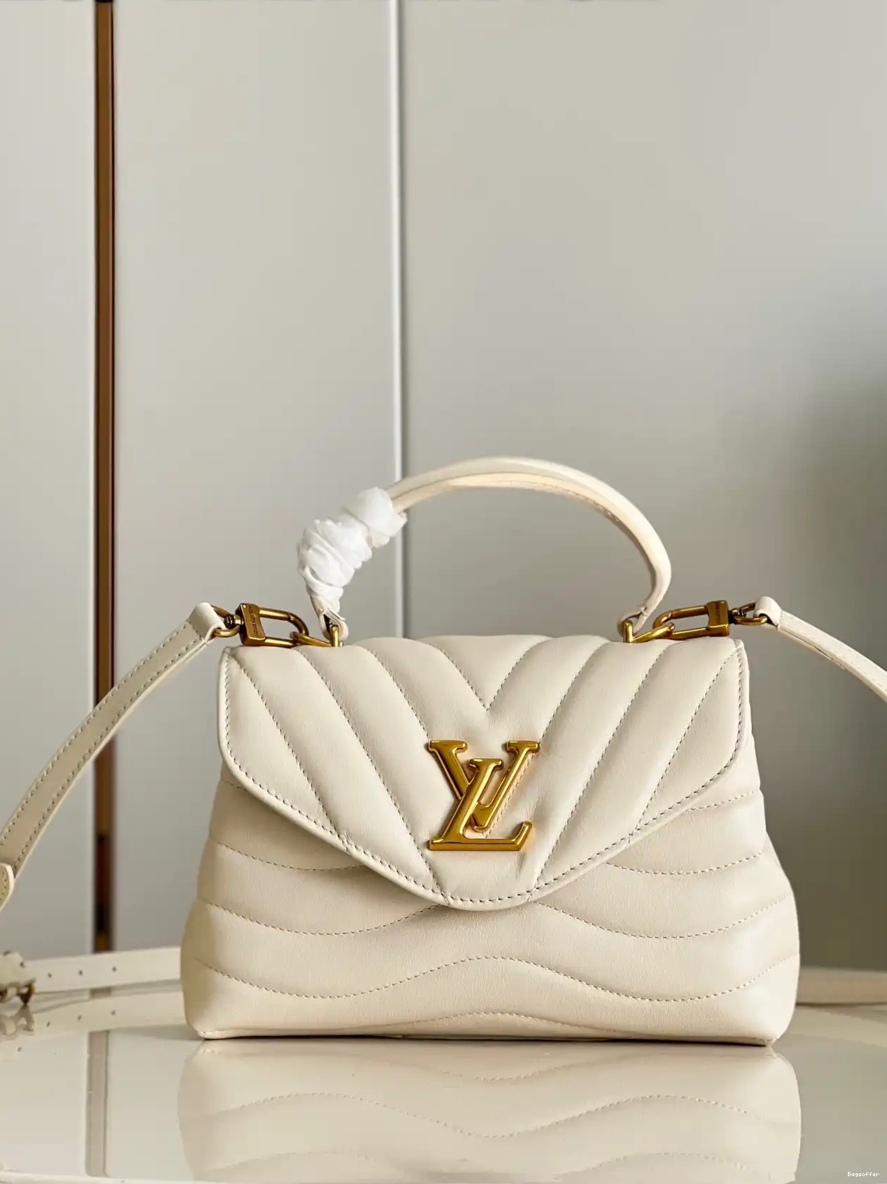 Bagsoffer LOUIS VUITTON HOLD ME 0215