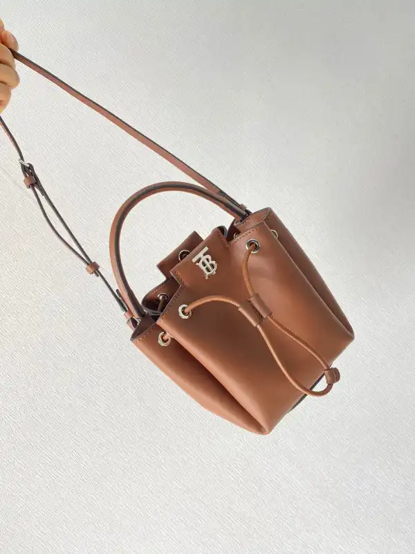 Bagsoffer BURBERRY Bucket Bag 0206