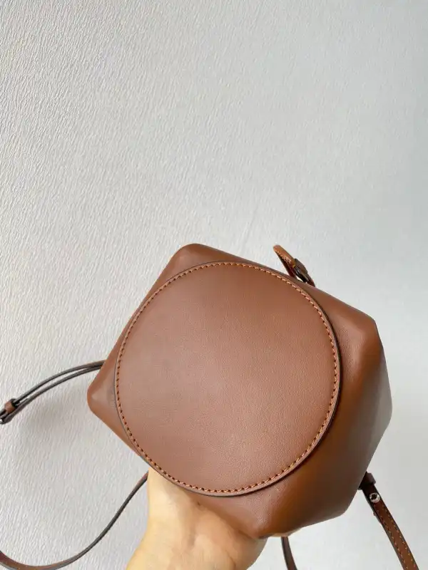 Bagsoffer BURBERRY Bucket Bag 0206