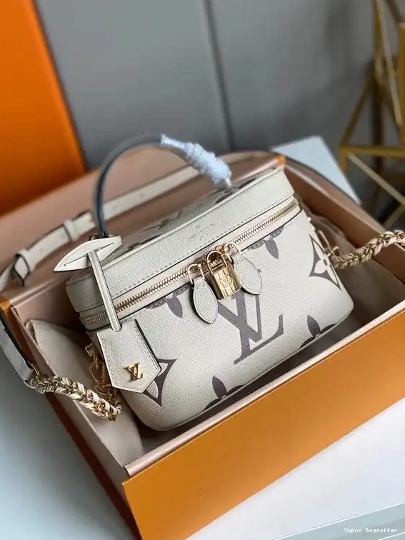 Bagsoffer VUITTON VANITY LOUIS PM 0220